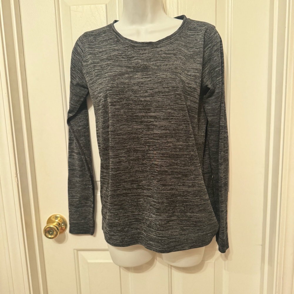 Lululemon swiftly tech  Long Sleeve Size 6